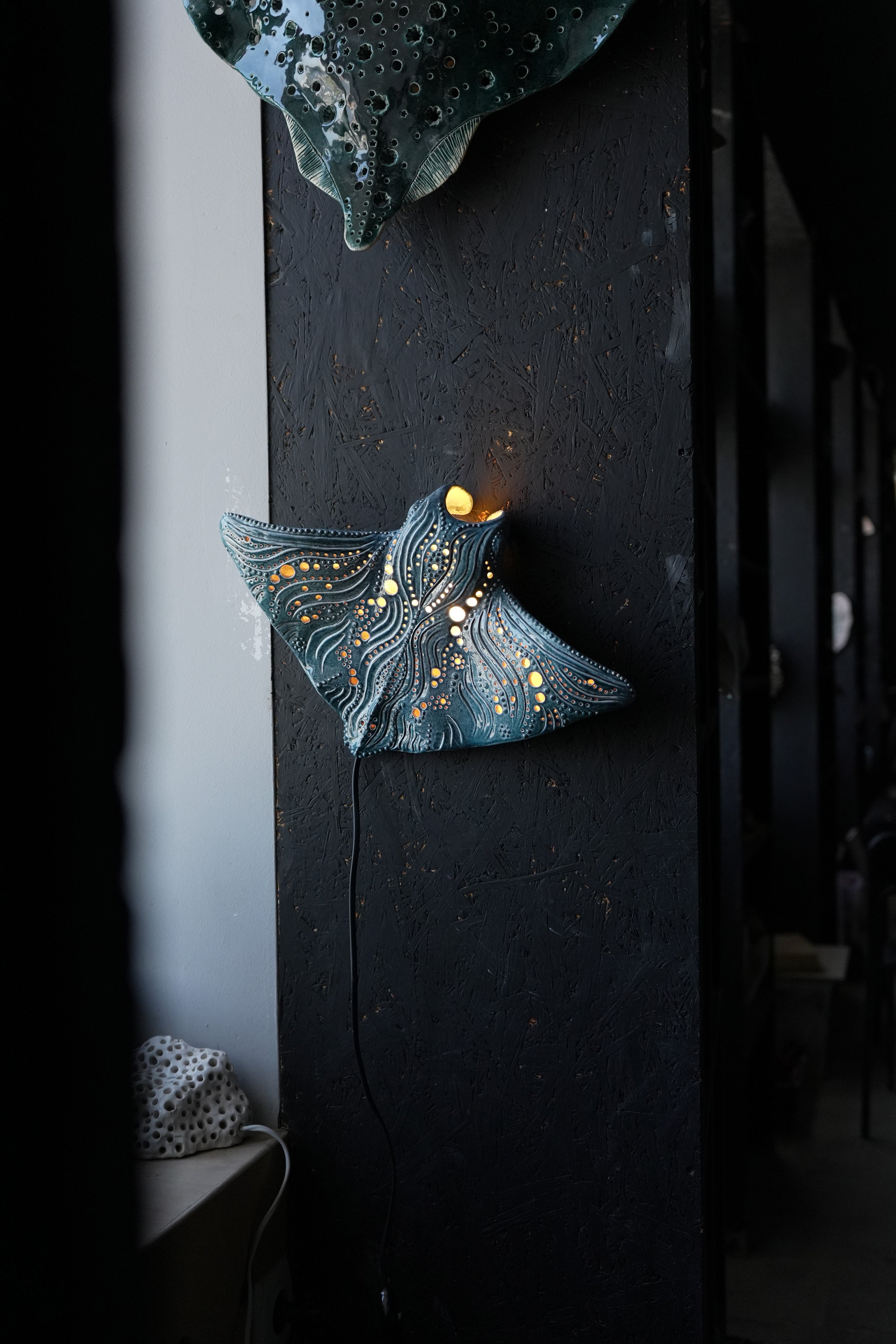 Manta Ray Ceramic Wall Lamp | Handmade Ocean-Inspired Ceramic Sconce